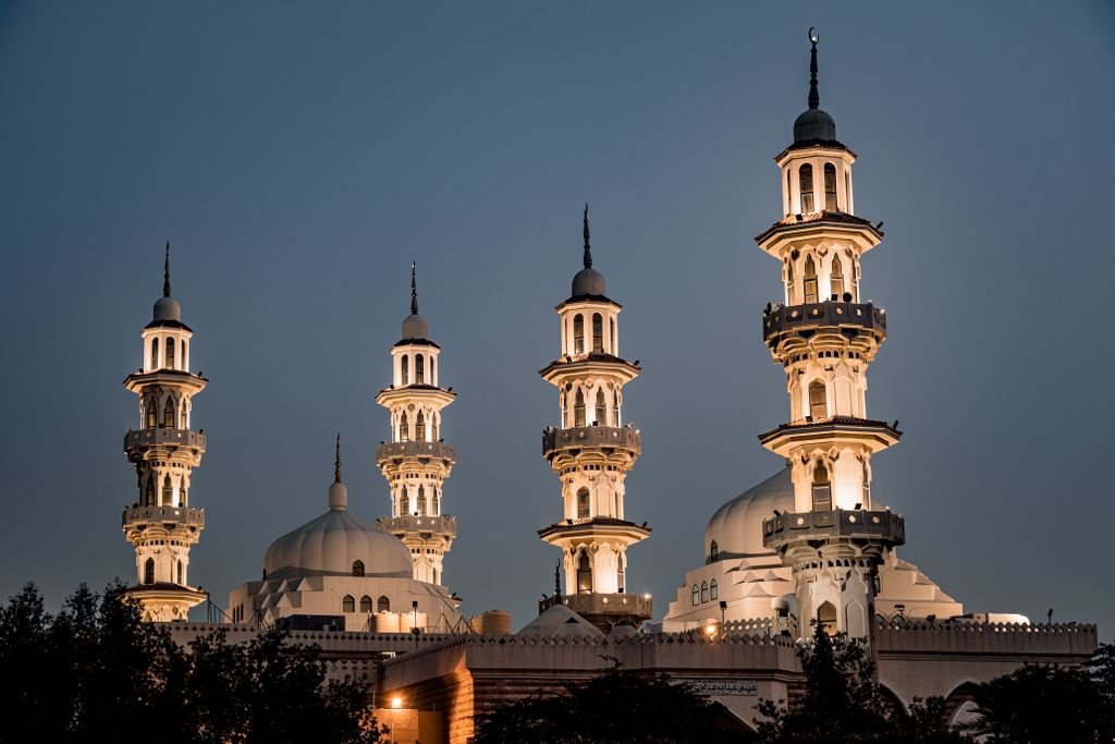 a beautiful night view of a mosque in Ras Al-Khaimah, UAE, showcasing Islamic architecture.